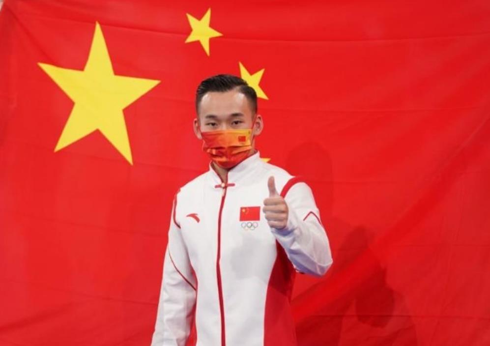 中国体操队员肖若腾摘银牌，展现中国体操永不服输的精神